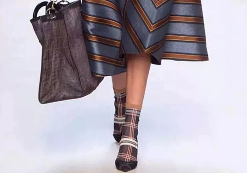 2018這些衣服過時了，誰穿誰丑